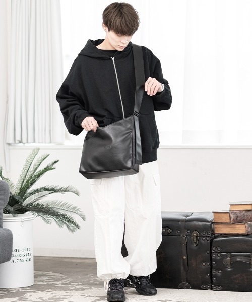 KLON（クローン）の「KLON BUTTERFLY SHOULDER BAG（ショルダーバッグ・レディース・ブラック・FREE）」の5枚目の写真