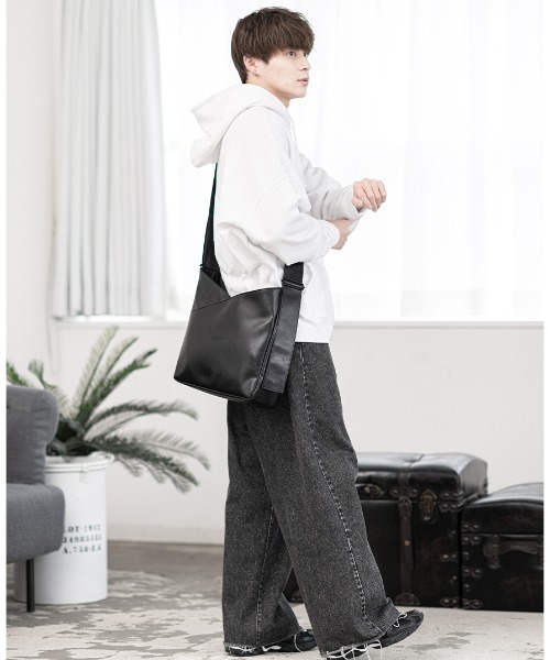 KLON（クローン）の「KLON BUTTERFLY SHOULDER BAG（ショルダーバッグ・レディース・ブラック・FREE）」の7枚目の写真