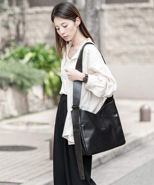 KLON（クローン）の「KLON BUTTERFLY SHOULDER BAG（ショルダーバッグ・レディース・ブラック・FREE）」の10枚目の写真