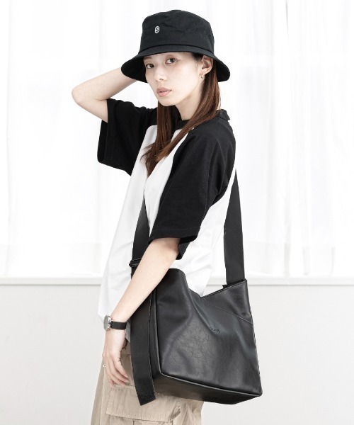 KLON（クローン）の「KLON BUTTERFLY SHOULDER BAG（ショルダーバッグ・レディース・ブラック・FREE）」の14枚目の写真