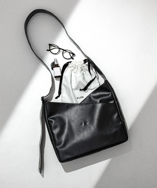 KLON（クローン）の「KLON BUTTERFLY SHOULDER BAG（ショルダーバッグ・レディース・ブラック・FREE）」の19枚目の写真