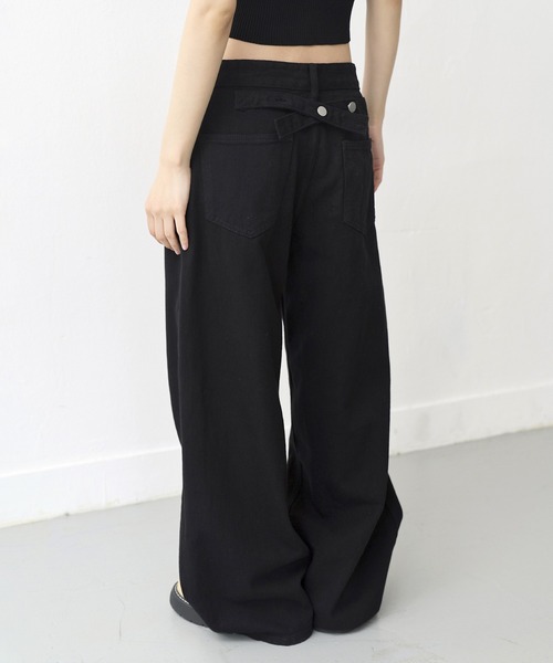 UNE MANSION(ユヌマンション)の「【男女兼用/UNISEX】【ボタンで自由にSIZE調節可能】バックボタンポイントワイドデニムパンツ(デニムパンツ・レディース・アイボリー/ブルー/ブラック/カーキ/チャコール/ベージュ/ライトブルー・LARGE/MEDIUM/SMALL)」の3枚目の写真