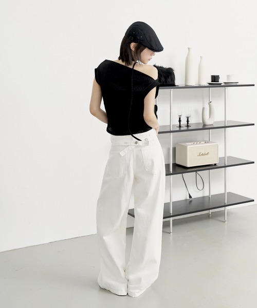 UNE MANSION(ユヌマンション)の「【男女兼用/UNISEX】【ボタンで自由にSIZE調節可能】バックボタンポイントワイドデニムパンツ(デニムパンツ・レディース・アイボリー/ブルー/ブラック/カーキ/チャコール/ベージュ/ライトブルー・LARGE/MEDIUM/SMALL)」の13枚目の写真