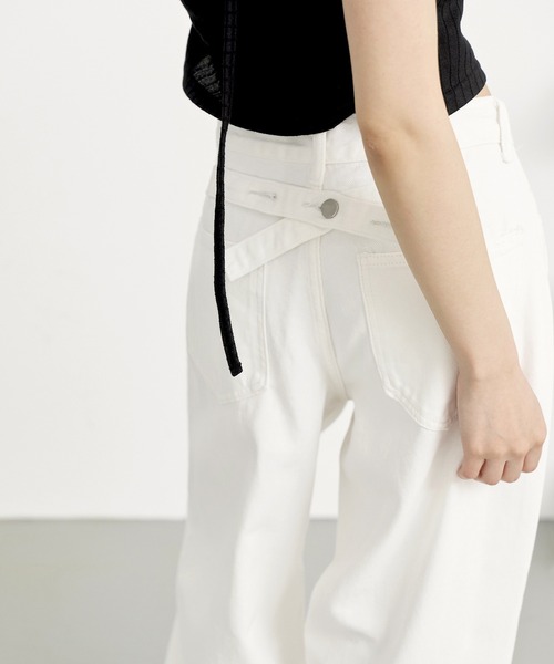 UNE MANSION(ユヌマンション)の「【男女兼用/UNISEX】【ボタンで自由にSIZE調節可能】バックボタンポイントワイドデニムパンツ(デニムパンツ・レディース・アイボリー/ブルー/ブラック/カーキ/チャコール/ベージュ/ライトブルー・LARGE/MEDIUM/SMALL)」の14枚目の写真