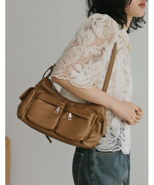 Re:EDIT（リエディ）の「[2024 SUMMER COLLECTION][森カンナさん着用]ダブルポケットデザインショルダーバッグ（ショルダーバッグ・レディース・シルバー/アイボリー/ブラック/ブラウン・FREE）」の3枚目の写真