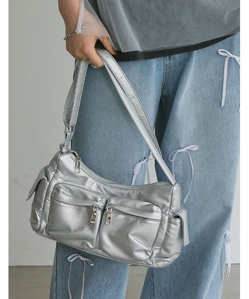 Re:EDIT（リエディ）の「[2024 SUMMER COLLECTION][森カンナさん着用]ダブルポケットデザインショルダーバッグ（ショルダーバッグ・レディース・シルバー/アイボリー/ブラック/ブラウン・FREE）」の4枚目の写真