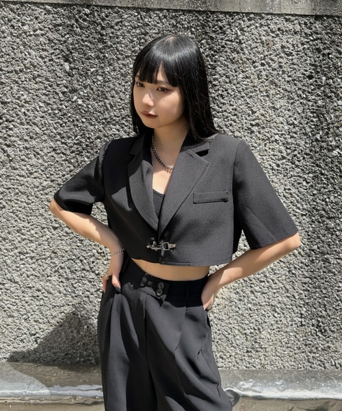 LVEU.（ラブユ.）の「【LVEU.】デザインフッククロップドジャケット / ジャケット アウター テーラードジャケット クロップド丈 ショート丈 フック メタルフック モノトーン フォーマル ブラック グレー（テーラードジャケット・レディース・ブラック/グレー・FREE）」の12枚目の写真