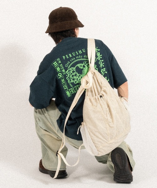 Perushu（ペルーシュ）の「ナイロン×メッシュ　3ポケットナップサック（バックパック/リュック・メンズ・ベージュ/オフホワイト/シルバー/ブラック/ダークブラウン/ライトグレー/ボルドー・FREE）」の10枚目の写真