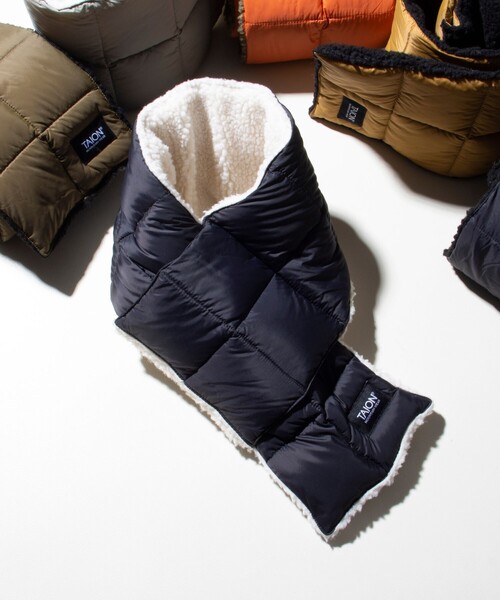 TAION（タイオン）の「【TAION/タイオン】GLOSTER別注 ボアリバーシブルマフラー ダウンマフラー 差し込み（マフラー・メンズ・オリーブ/ブラック/ホワイト系その他2/ホワイト系その他/ダークブルー/ダークグレー・FREE）」の3枚目の写真