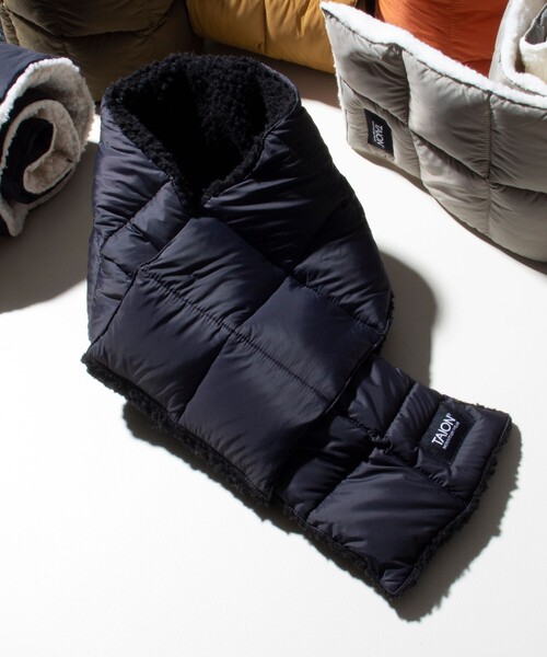 TAION（タイオン）の「【TAION/タイオン】GLOSTER別注 ボアリバーシブルマフラー ダウンマフラー 差し込み（マフラー・メンズ・オリーブ/ブラック/ホワイト系その他2/ホワイト系その他/ダークブルー/ダークグレー・FREE）」の4枚目の写真