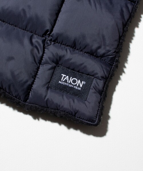 TAION（タイオン）の「【TAION/タイオン】GLOSTER別注 ボアリバーシブルマフラー ダウンマフラー 差し込み（マフラー・メンズ・オリーブ/ブラック/ホワイト系その他2/ホワイト系その他/ダークブルー/ダークグレー・FREE）」の19枚目の写真