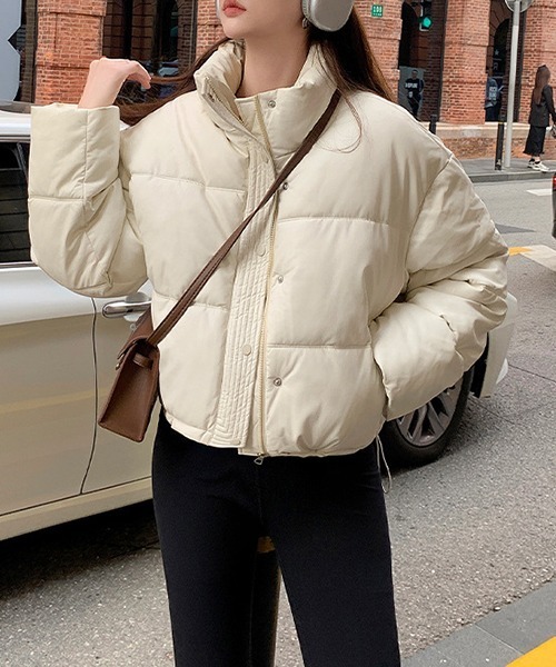 c.u.l(シーユーエル)の「ボリューム エコレザーテイスト エコダウンジャケット culw740(ダウンジャケット/コート・レディース・ホワイト/カーキ/ブラック・M/L)」の2枚目の写真