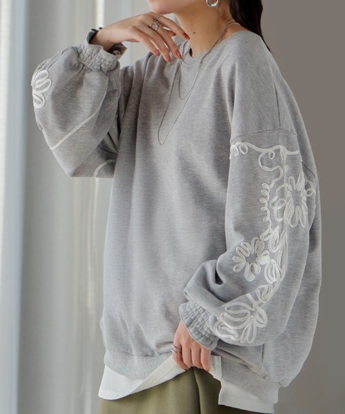 HUG.U(ハグユー)の「コード刺繍スウェット(スウェット・レディース・ロイヤルブルー/レッド/ブラック/オリーブ/グレー/ブルー系その他/ライトグレー/ブラック系その他・FREE)」の4枚目の写真
