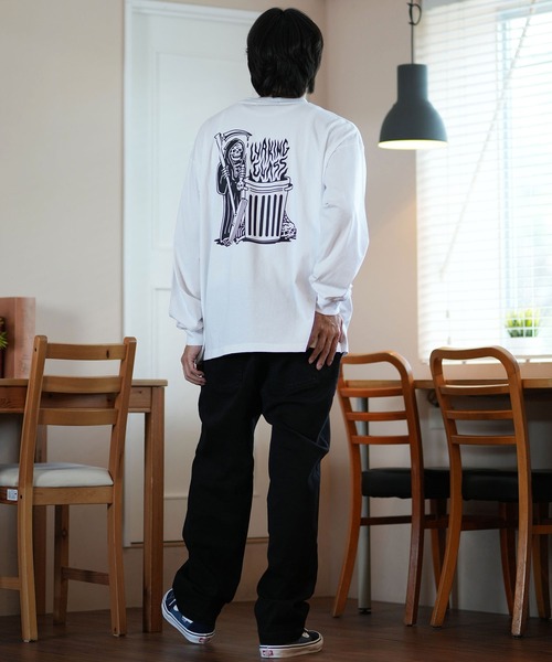 LURKING CLASS(ラーキングクラス)の「【ムラサキスポーツ限定】LURKING CLASS/ラーキングクラス ロンT/長袖Tシャツ バックプリント TRASH FIRE L/S TEE ST24HTM02(Tシャツ/カットソー・メンズ・ブラック/ホワイト・L/M/XL)」の7枚目の写真