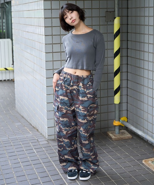 SHORT ROUND（ショートラウンド）の「SHORT ROUND/ショートロゴリブロンT（Tシャツ/カットソー・レディース・グレー/スミクロ・FREE）」の3枚目の写真