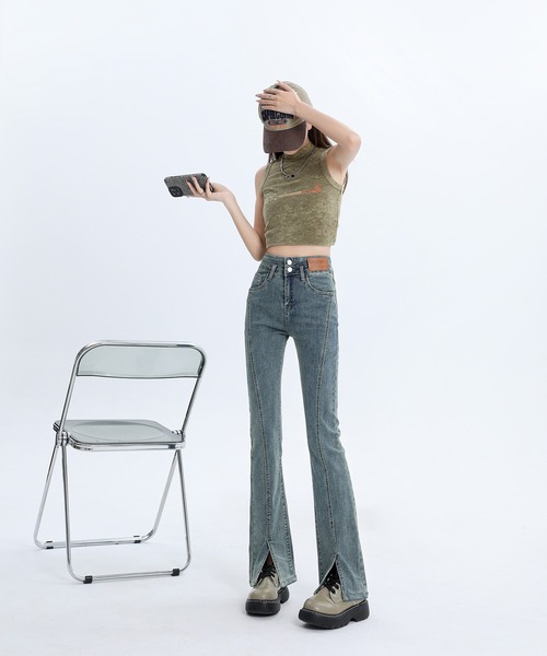 aimoha（アイモハ）の「【Aimoha】スリットマイクロフレアジーンズ（デニムパンツ・レディース・ブラック/ライトブルー/ブルー・LARGE/MEDIUM/SMALL）」の4枚目の写真