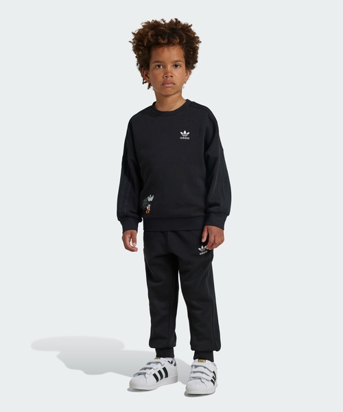 adidas(アディダス)の「adidas × Disney ミッキーマウス クルーネックセットアップ キッズ / トレーナー / アディダスオリジナルス adidas Originals(スウェット・キッズ・ブラック・100/110/120/130)」の2枚目の写真