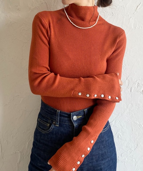 She's Closet(シーズクローゼット)の「長袖タイトハイネックリブ袖ボタンニットトップス(ニット/セーター・レディース・オレンジ/レッド/杢グレー/アイボリー/ブラック/マスタード/カーキ/ブラウン・FREE)」の8枚目の写真