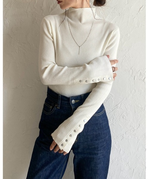 She's Closet(シーズクローゼット)の「長袖タイトハイネックリブ袖ボタンニットトップス(ニット/セーター・レディース・オレンジ/レッド/杢グレー/アイボリー/ブラック/マスタード/カーキ/ブラウン・FREE)」の9枚目の写真