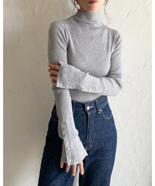 She's Closet(シーズクローゼット)の「長袖タイトハイネックリブ袖ボタンニットトップス(ニット/セーター・レディース・オレンジ/レッド/杢グレー/アイボリー/ブラック/マスタード/カーキ/ブラウン・FREE)」の11枚目の写真