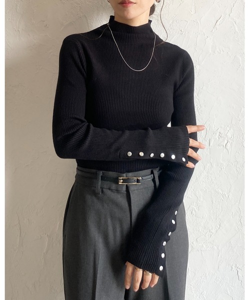 She's Closet(シーズクローゼット)の「長袖タイトハイネックリブ袖ボタンニットトップス(ニット/セーター・レディース・オレンジ/レッド/杢グレー/アイボリー/ブラック/マスタード/カーキ/ブラウン・FREE)」の13枚目の写真