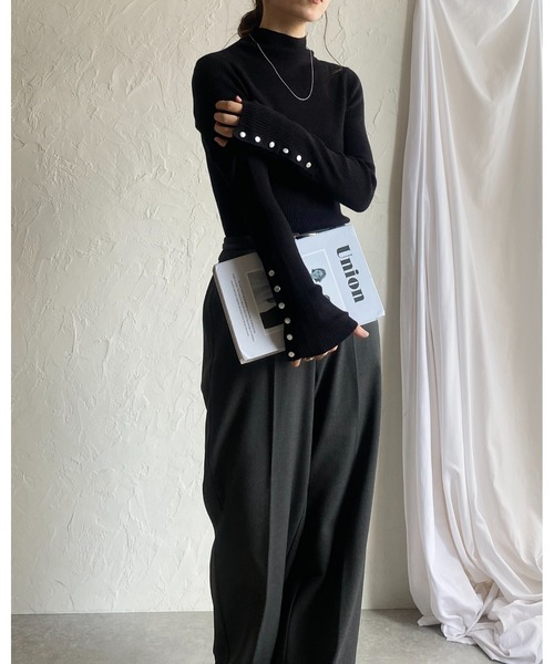 She's Closet(シーズクローゼット)の「長袖タイトハイネックリブ袖ボタンニットトップス(ニット/セーター・レディース・オレンジ/レッド/杢グレー/アイボリー/ブラック/マスタード/カーキ/ブラウン・FREE)」の14枚目の写真