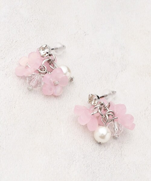 grove(グローブ)の「さくらモチーフフックピアス(ピアス(両耳用)・レディース・アイボリー/ピンク/ベビーピンク・00)」の1枚目の写真