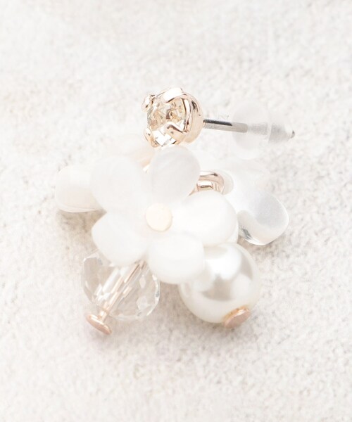 grove(グローブ)の「さくらモチーフフックピアス(ピアス(両耳用)・レディース・アイボリー/ピンク/ベビーピンク・00)」の5枚目の写真