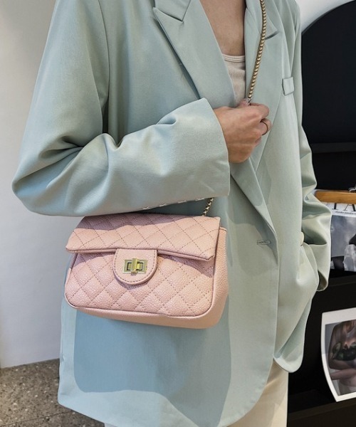 L LABEL（エルラベル）の「キルティングショルダーフラップバッグ（ショルダーバッグ・レディース・ピンク/ホワイト/ブラック/ベージュ・FREE）」の5枚目の写真