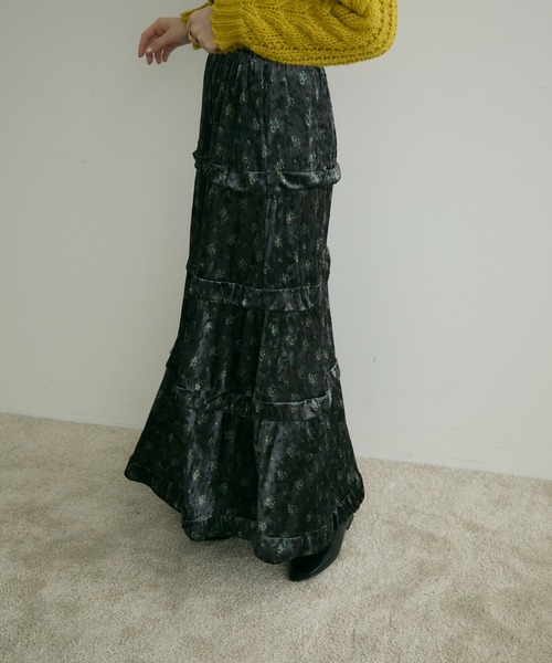 Crisp(クリスプ)の「【ZOZO限定】フラワーベロアティアードスカート(スカート・レディース・ブラック/チャコールグレー・FREE)」の16枚目の写真