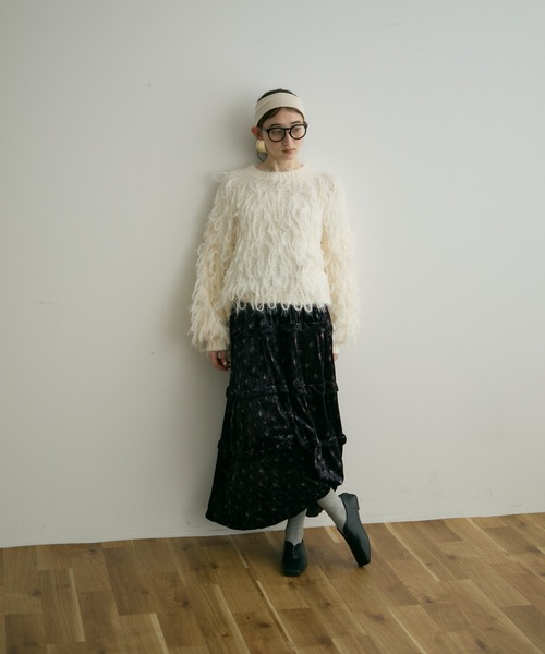 Crisp(クリスプ)の「【ZOZO限定】フラワーベロアティアードスカート(スカート・レディース・ブラック/チャコールグレー・FREE)」の4枚目の写真