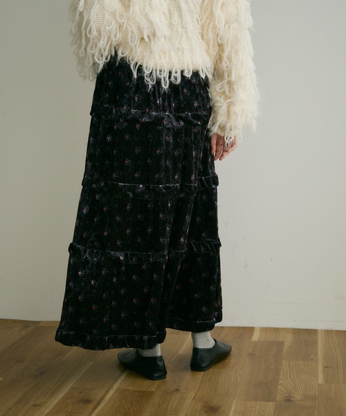 Crisp(クリスプ)の「【ZOZO限定】フラワーベロアティアードスカート(スカート・レディース・ブラック/チャコールグレー・FREE)」の10枚目の写真