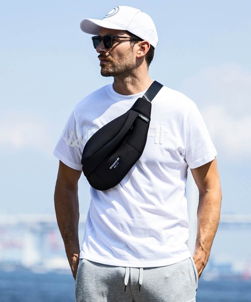 1PIU1UGUALE3  RELAX （ウノピゥウノウグァーレトレ リラックス）の「1PIU1UGUALE3 RELAX(ウノピゥウノウグァーレトレ リラックス)ブランドロゴ ポンチウエストバッグ ボディバッグ（ボディバッグ/ウエストポーチ・メンズ・ブラック/ホワイト・ONE SIZE）」の11枚目の写真