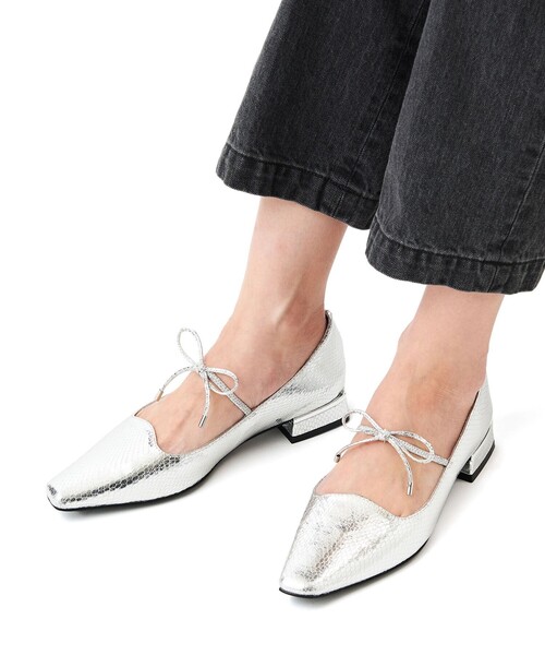 SY UNITED ARROWS(シーユナイテッドアローズ)の「<SY>ウェーブカットリボン フラット25●↑(パンプス・レディース・ブラック/シルバー/ケリーグリーン・22cm/22.5cm/23cm/23.5cm/24cm/24.5cm/25cm)」の4枚目の写真