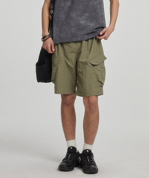 rehacer(レアセル)の「R. : Slash Cargo Pocket Nylon Shorts(その他パンツ・メンズ・ダークブラウン/カーキ・MEDIUM/LARGE)」の1枚目の写真