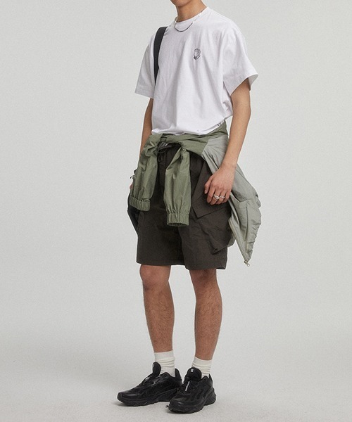 rehacer(レアセル)の「R. : Slash Cargo Pocket Nylon Shorts(その他パンツ・メンズ・ダークブラウン/カーキ・MEDIUM/LARGE)」の6枚目の写真