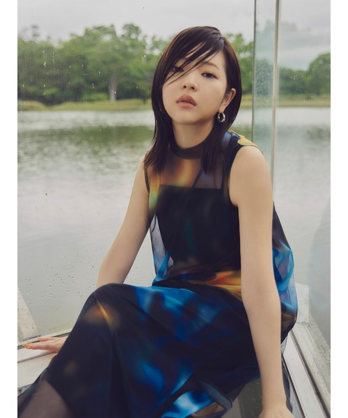 MURUA（ムルーア）の「シェイドフラワーレイヤードワンピース（ワンピース・レディース・ブラック/ブルー/アイボリー・FREE）」の5枚目の写真