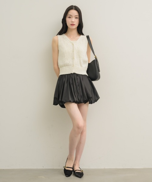 NEUNA（ヌナ）の「Vネックローゲージベストトップ（ベスト・レディース・ブラウン/オフホワイト/ベージュ・FREE）」の17枚目の写真