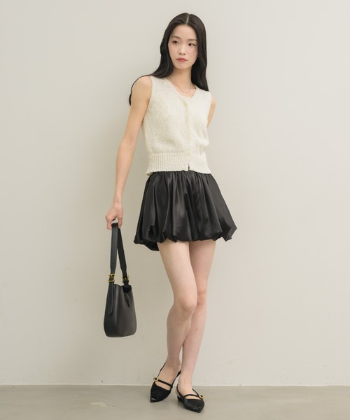 NEUNA（ヌナ）の「Vネックローゲージベストトップ（ベスト・レディース・ブラウン/オフホワイト/ベージュ・FREE）」の9枚目の写真