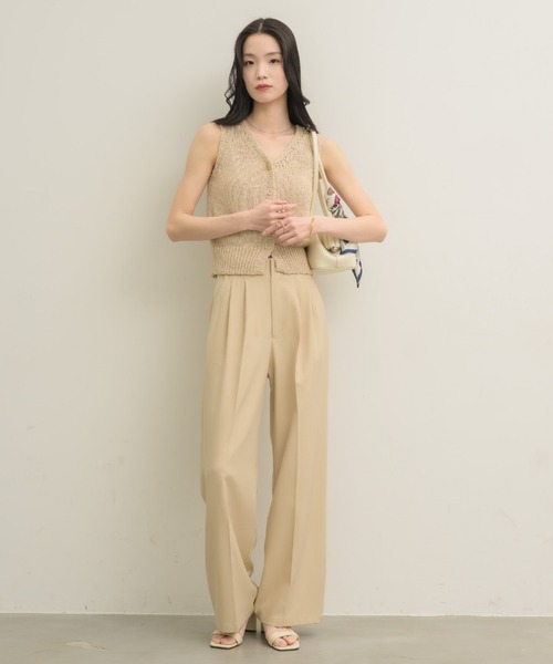 NEUNA（ヌナ）の「Vネックローゲージベストトップ（ベスト・レディース・ブラウン/オフホワイト/ベージュ・FREE）」の13枚目の写真