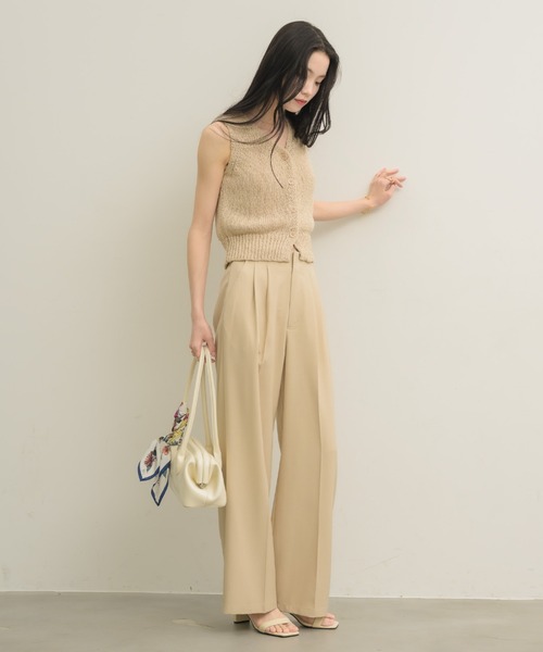 NEUNA（ヌナ）の「Vネックローゲージベストトップ（ベスト・レディース・ブラウン/オフホワイト/ベージュ・FREE）」の7枚目の写真