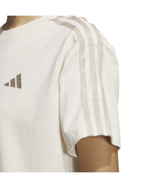 adidas(アディダス)の「アディダス adidas エッセンシャルズ プラス スリーストライプス 半袖Tシャツ(Tシャツ/カットソー・レディース・ペールイエロー/ライラック/ライトベージュ・M/L/XL/S)」の6枚目の写真