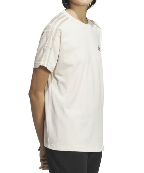 adidas(アディダス)の「アディダス adidas エッセンシャルズ プラス スリーストライプス 半袖Tシャツ(Tシャツ/カットソー・レディース・ペールイエロー/ライラック/ライトベージュ・M/L/XL/S)」の4枚目の写真