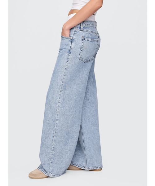 GAP(ギャップ)の「ミッドライズ ウルトラソフト ボクサーバギーデニム(デニムパンツ・レディース・ライトインディゴブルー・27/29W/28W/30W/24/26/25/23)」の3枚目の写真