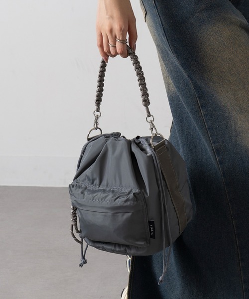 MAGASIN DE MODE Onjna（マガジンデモードオンジェナ ）の「【MAGASIN DE MODE Onjna】コード編み巾着ショルダーバッグ SNBD ※（ショルダーバッグ・レディース・ブラック/ベージュ/アイボリー/カーキ/ストーン・FREE）」の2枚目の写真