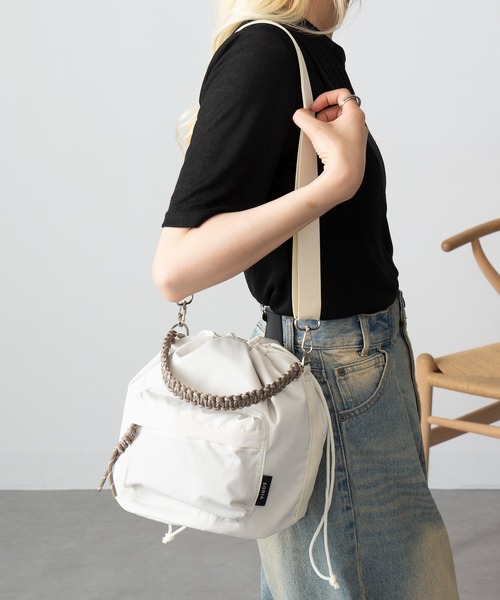 MAGASIN DE MODE Onjna（マガジンデモードオンジェナ ）の「【MAGASIN DE MODE Onjna】コード編み巾着ショルダーバッグ SNBD ※（ショルダーバッグ・レディース・ブラック/ベージュ/アイボリー/カーキ/ストーン・FREE）」の22枚目の写真