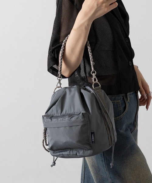 MAGASIN DE MODE Onjna（マガジンデモードオンジェナ ）の「【MAGASIN DE MODE Onjna】コード編み巾着ショルダーバッグ SNBD ※（ショルダーバッグ・レディース・ブラック/ベージュ/アイボリー/カーキ/ストーン・FREE）」の8枚目の写真