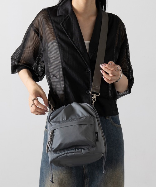 MAGASIN DE MODE Onjna（マガジンデモードオンジェナ ）の「【MAGASIN DE MODE Onjna】コード編み巾着ショルダーバッグ SNBD ※（ショルダーバッグ・レディース・ブラック/ベージュ/アイボリー/カーキ/ストーン・FREE）」の6枚目の写真