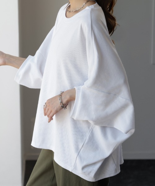 HUG.U(ハグユー)の「オーバーサイズ リブドルマントップス(Tシャツ/カットソー・レディース・ブラック/パープル/ダークブラウン/ホワイト・FREE)」の8枚目の写真