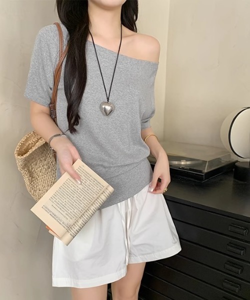 Teem Store（チームストア）の「シンプルデザインワンショルTシャツ（Tシャツ/カットソー・レディース・グレー/ネイビー/ホワイト/ブラック・S/M/L）」の10枚目の写真